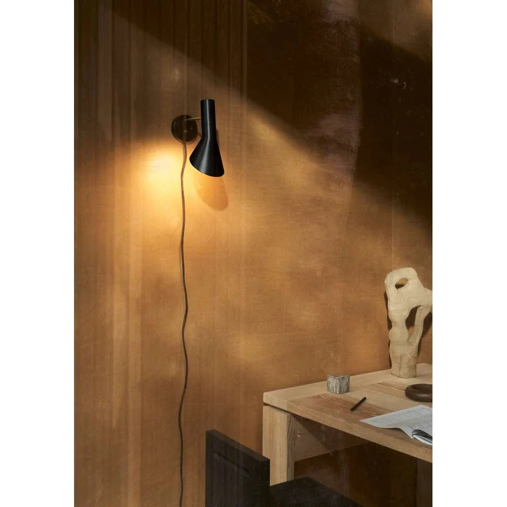 Lámpara de Pared Louis Poulsen Aj, Latón/Negro 