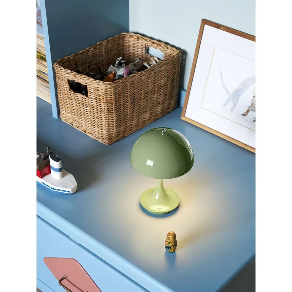 Louis Poulsen Panthella 160 Bærbar Bordlampe V3, Uigennemsigtig Mosgrøn 
