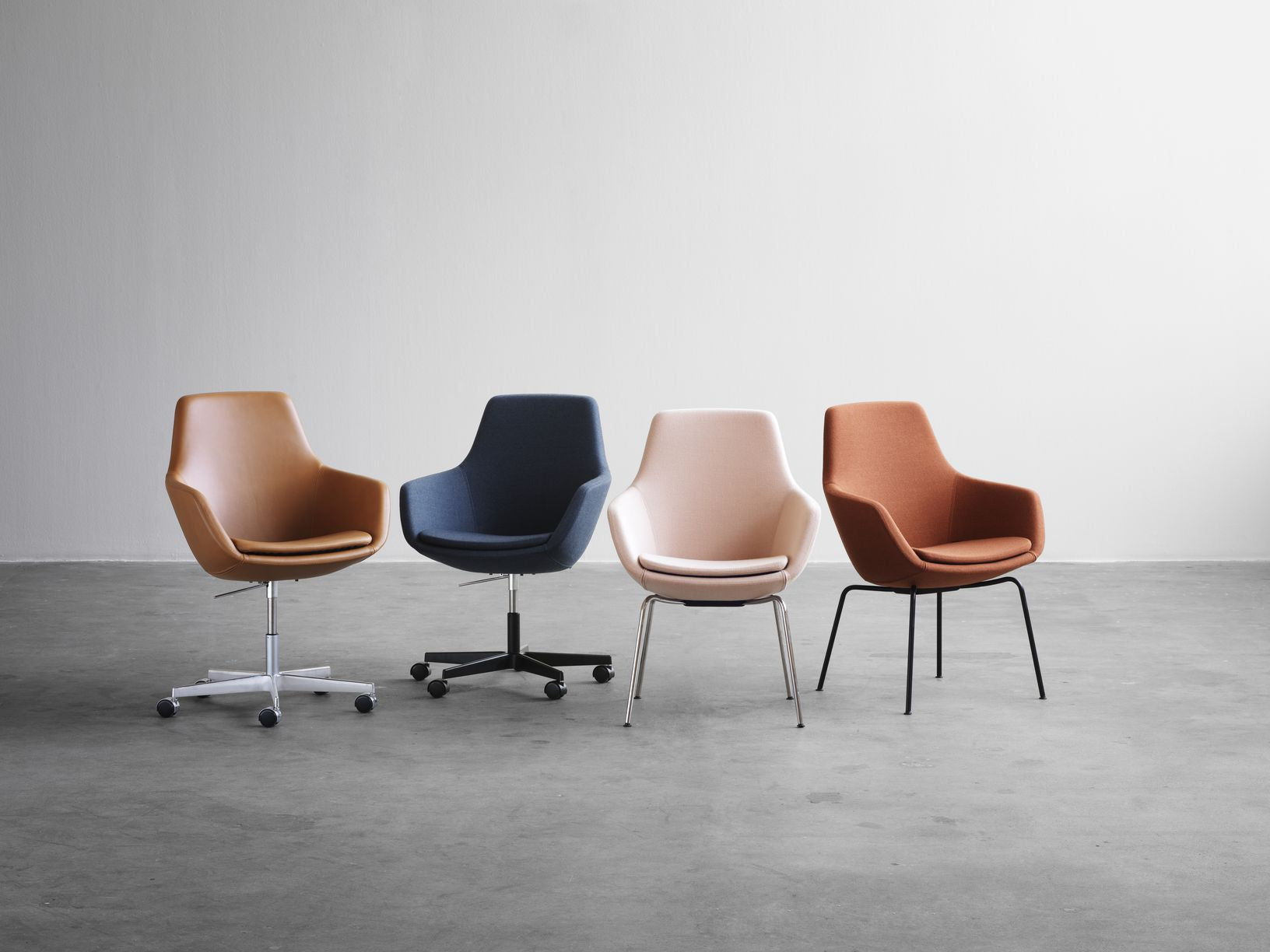 Fritz Hansen Little Giraffe™ Swivel Chair Fabric Christianshavn, Light Blue