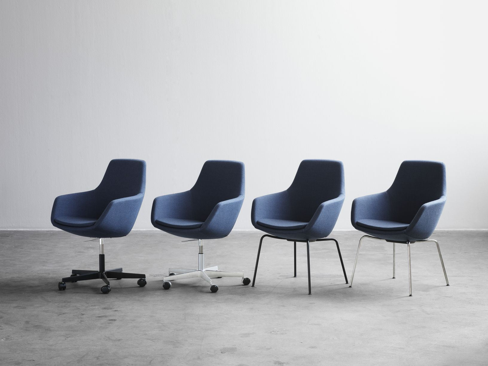 Fritz Hansen Little Giraffe™ Swivel Chair Fabric Christianshavn, Light Blue