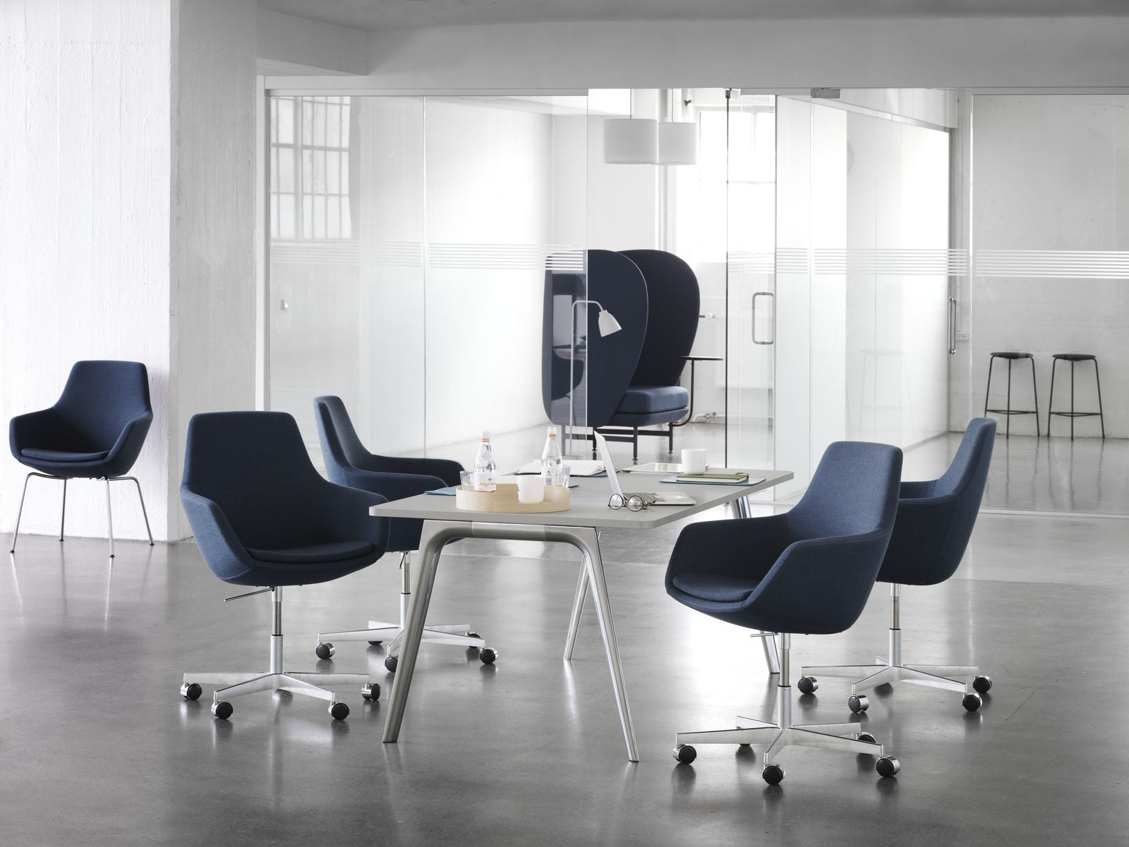 Fritz Hansen Little Giraffe™ Swivel Chair Fabric Christianshavn, Light Blue