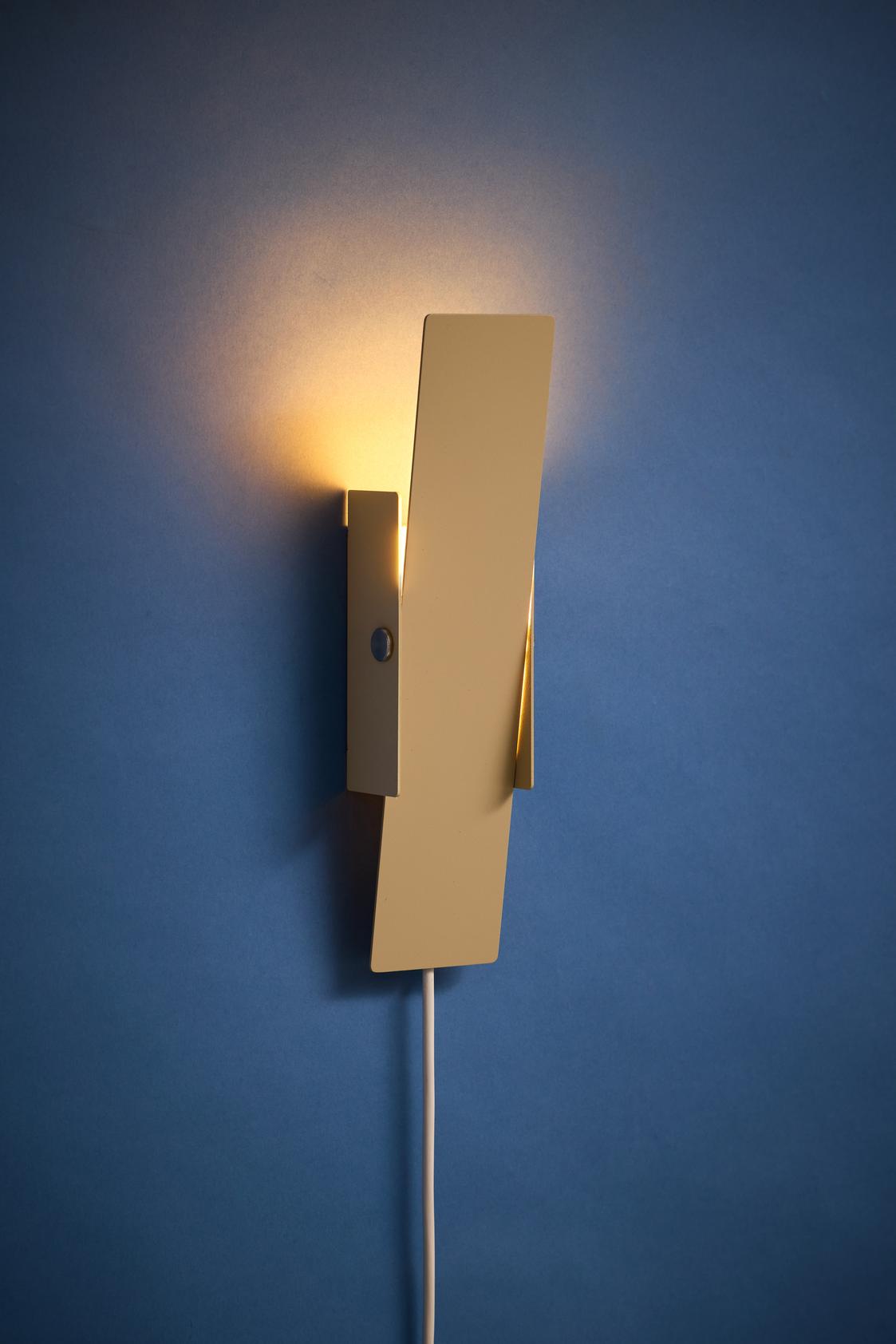 Moebe Pivoting Wall Lamp, Sand