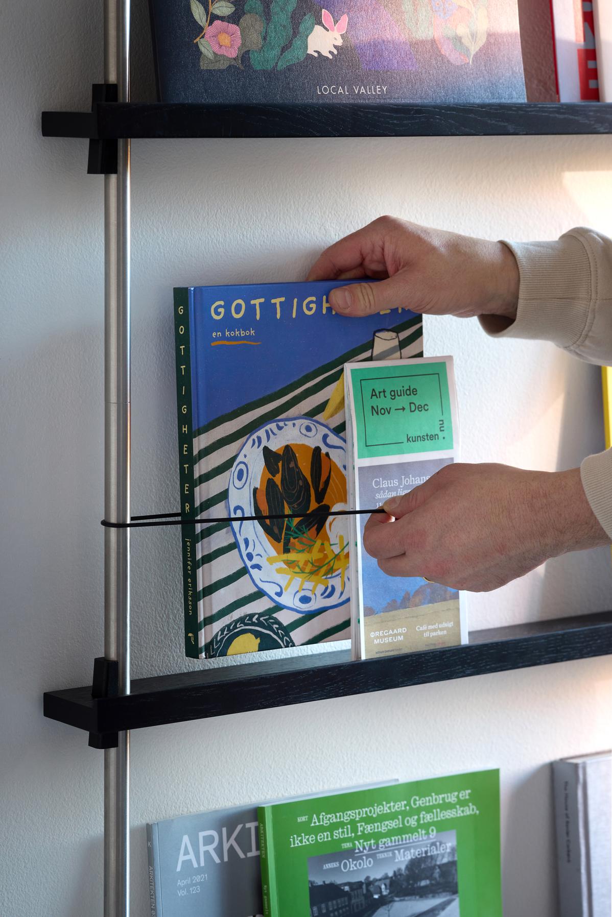 Moebe Magasinreol Sæt Ms.180.2, Sorte Hylder, Ben i Rustfrit Stål 