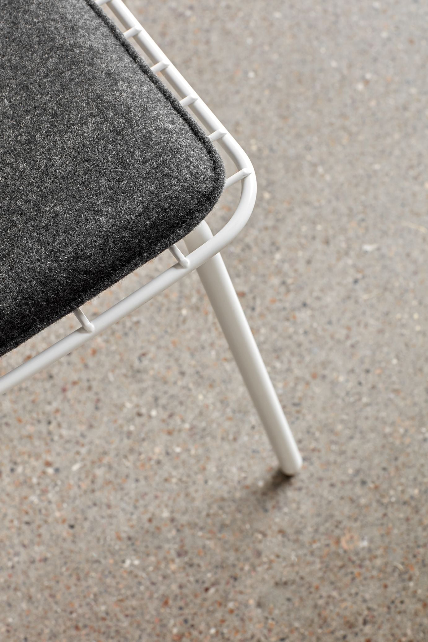 Audo Copenhagen Wm String Seat Pushion Outdoor/Lounge, mørkegrå