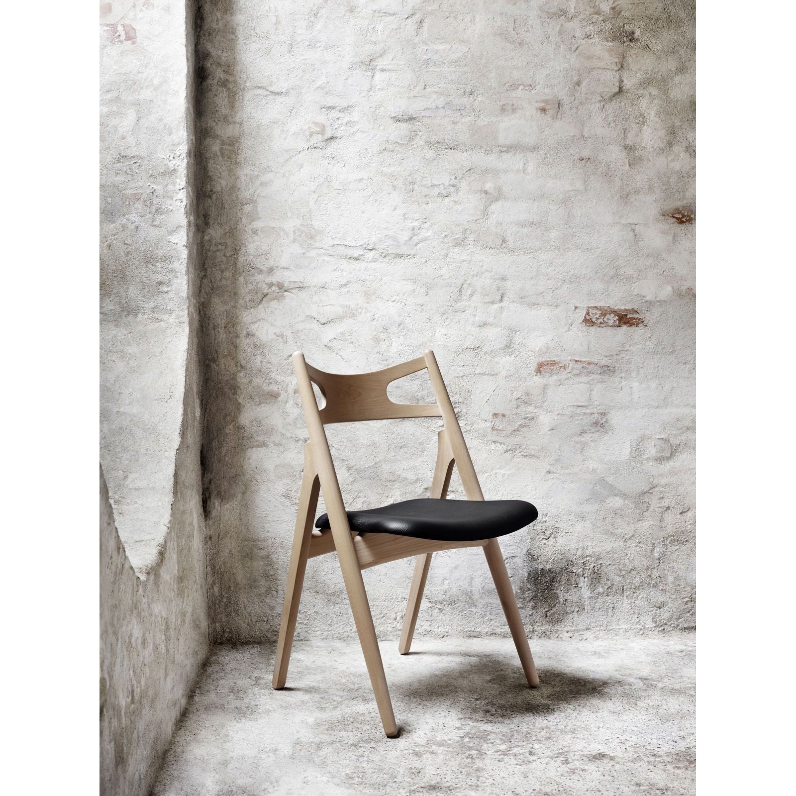 [product_category]-Carl Hansen Ch29 P Sawbuck Chair, Soaped Oak/Black Leather-Carl Hansen-5714413471832-CH29P-thor301-oaksoaped-CAR-2