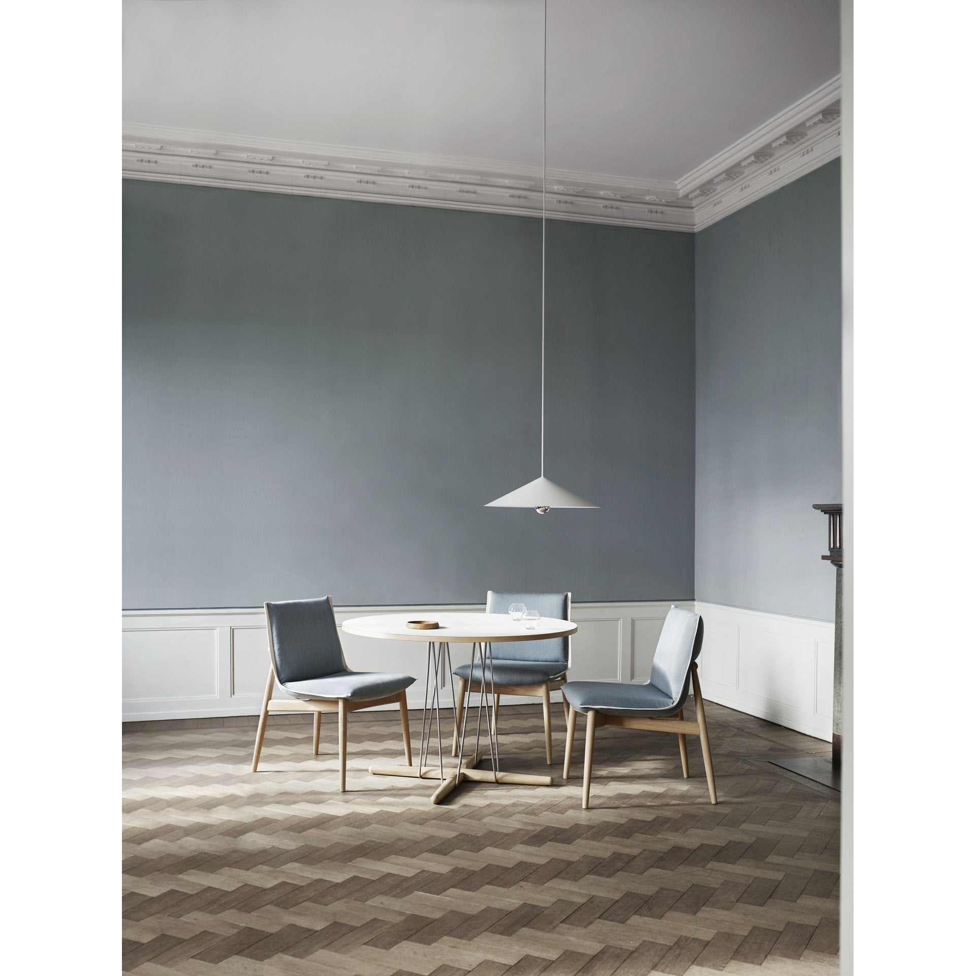 [product_category]-Carl Hansen E020 Embrace Table, White Oiled Oak, ø 110cm-Carl Hansen-5714413307698-E020-1100-whiteoiledoak-CAR-4