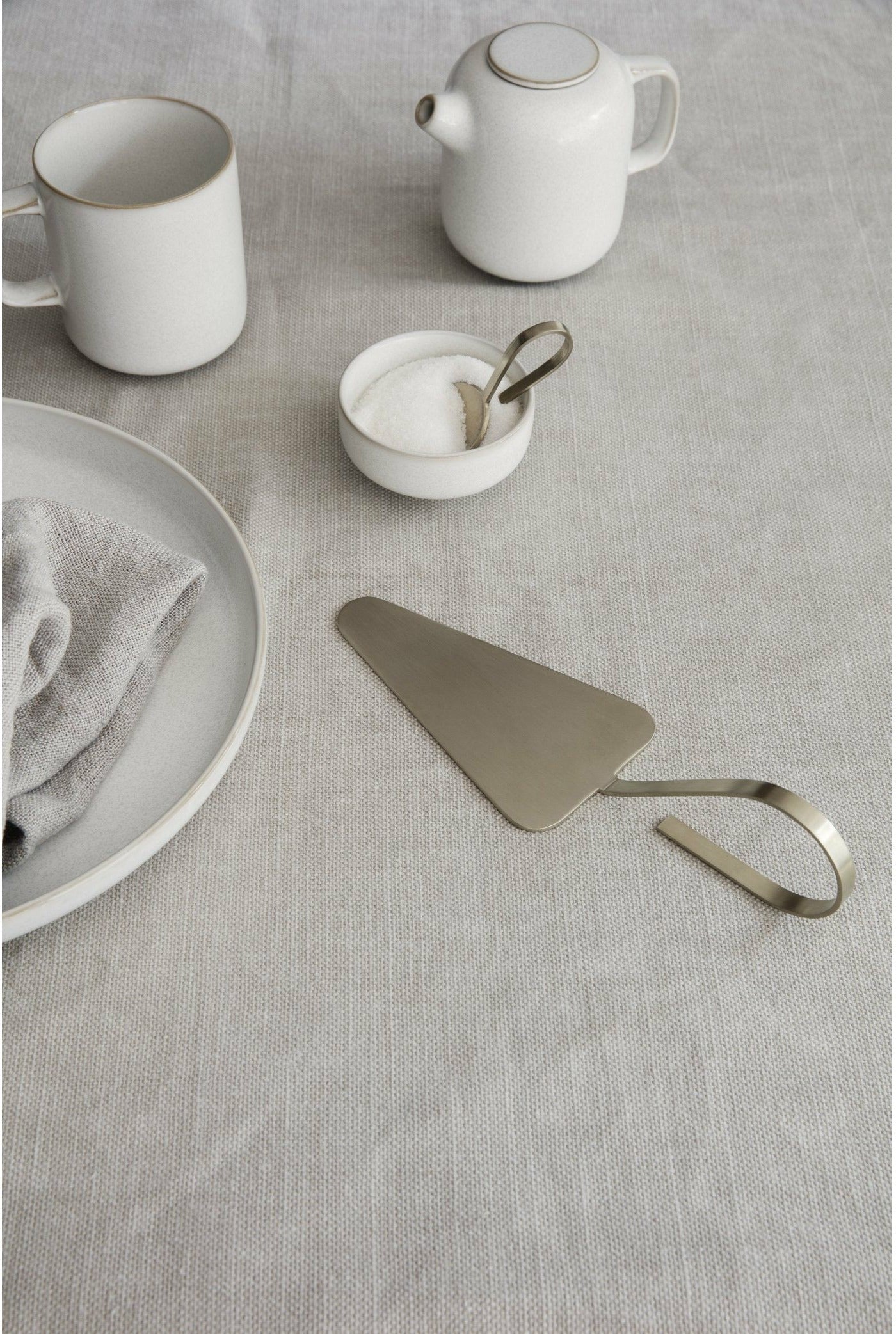 [product_category]-Ferm Living Fine Cake Server, Brass-Ferm Living-5704723034063-100475501-FER-1