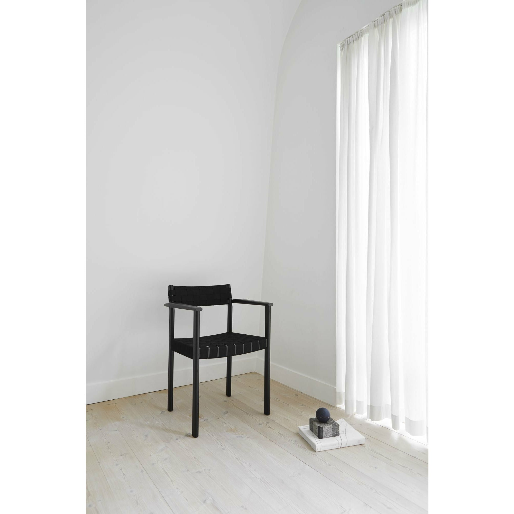 [product_category]-Form&Refine Motif Armlehnstuhl, Schwarz Gebeizte Eiche-Form&Refine-2121-FOR-12