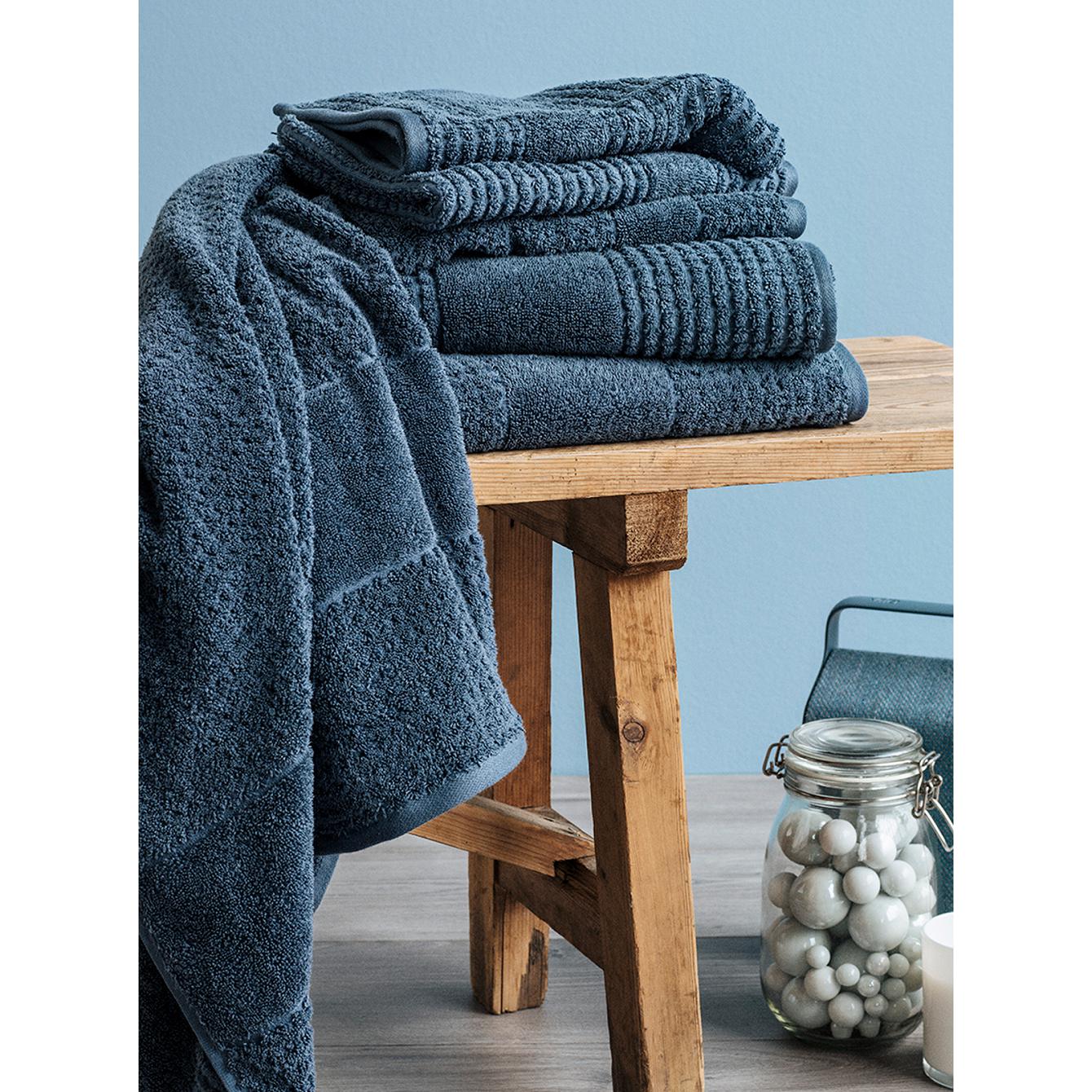 Juna Check Towel Light Grey, 50x100 Cm