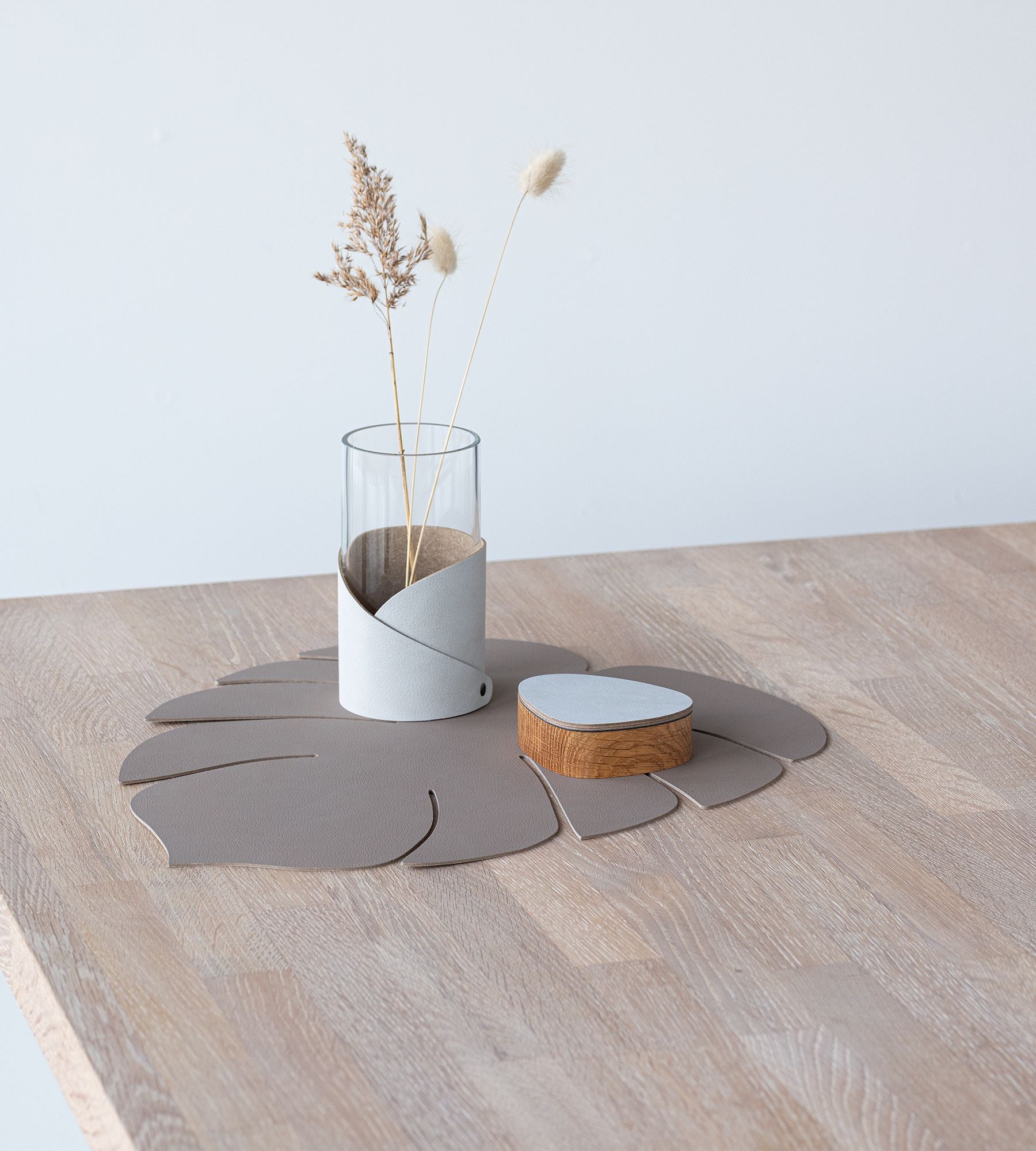 [product_category]-Lind Dna Table Mat Monstera Leaf L, Clay Brown-Lind DNA-5740020103040-991798-LIN-3