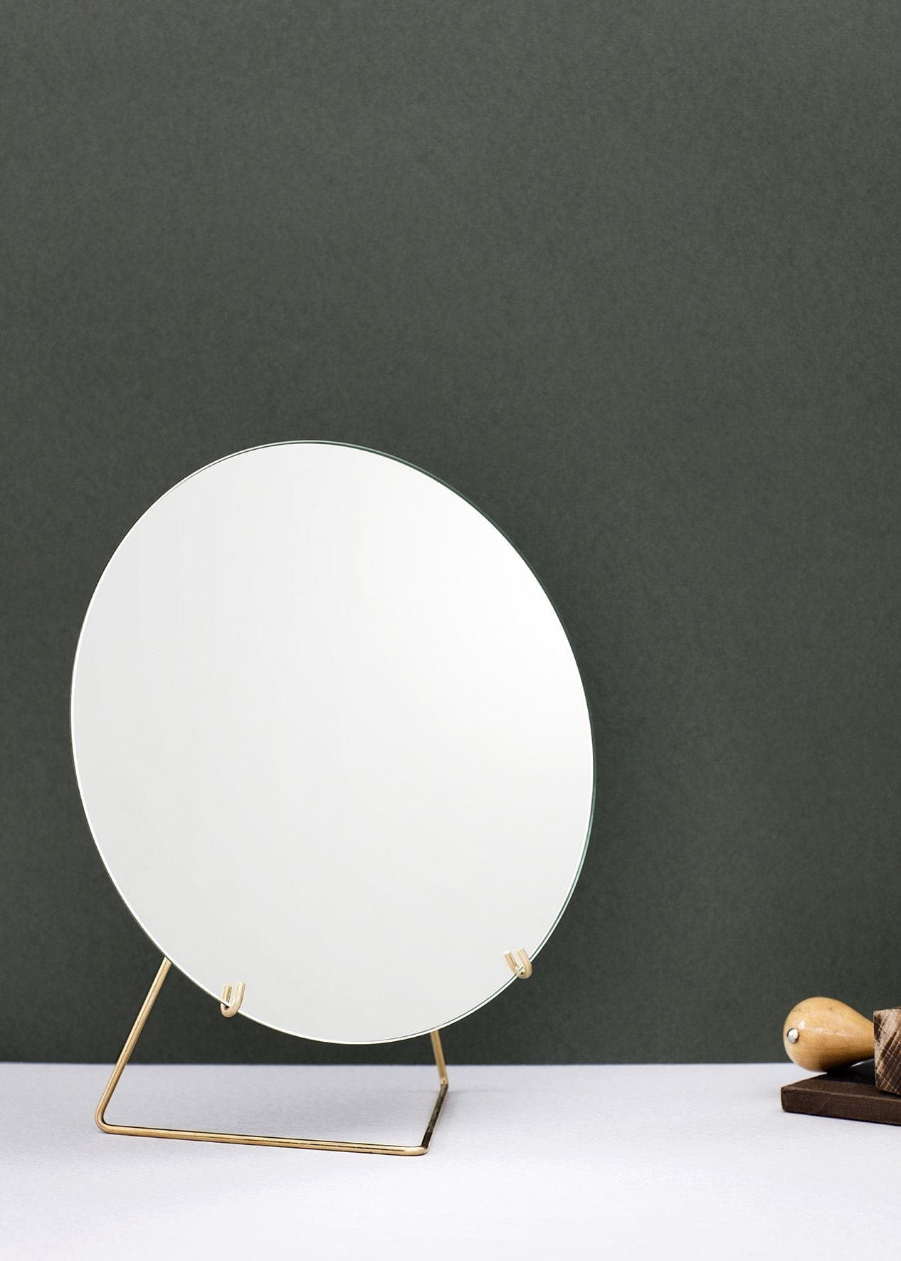 [product_category]-Moebe Standing Mirror ø20 Cm, Brass-Moebe-5713520000249-MIBR20-MOE-16