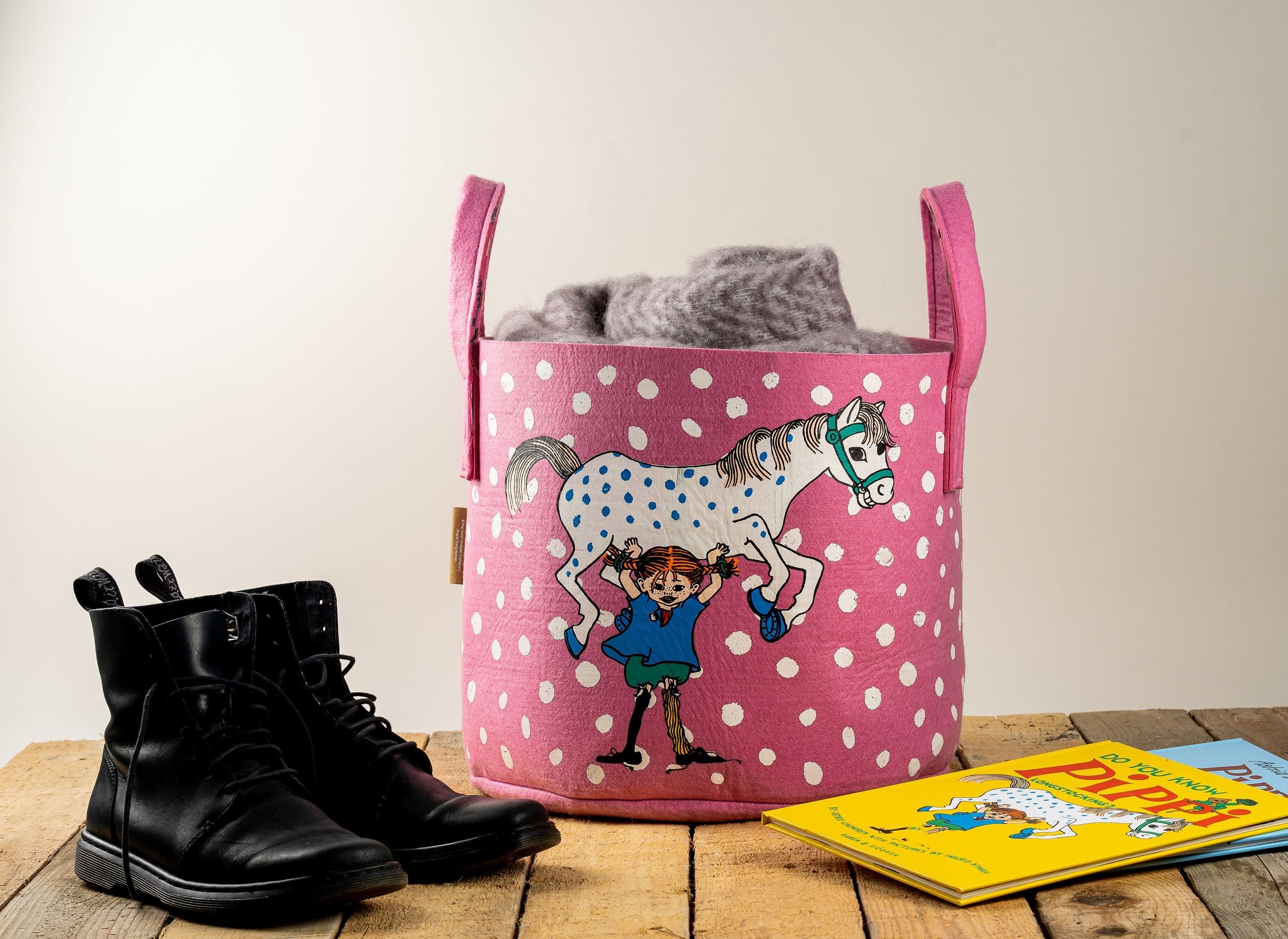 [product_category]-Muurla Pippi Longstocking Storage Basket, Pippi And The Horse, Pink-Muurla-6416114966714-40-300-01-MUU-3