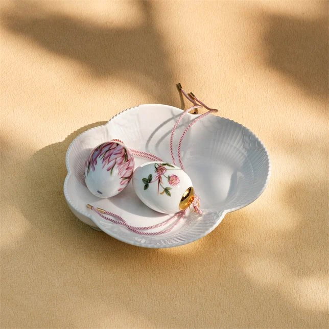 [product_category]-Royal Copenhagen Easter Pendant 2023, Red Clover & Leaves 2 Pcs-Royal Copenhagen-5705140742159-1066076-ROY-3