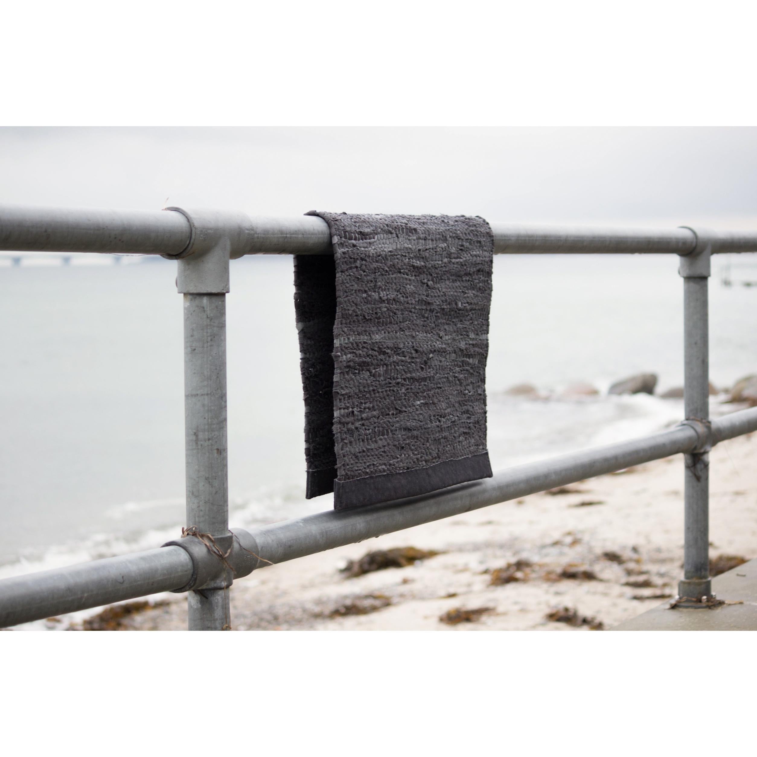 Rug Solid Lædertæppe mørkegrå, 65 x 135 cm