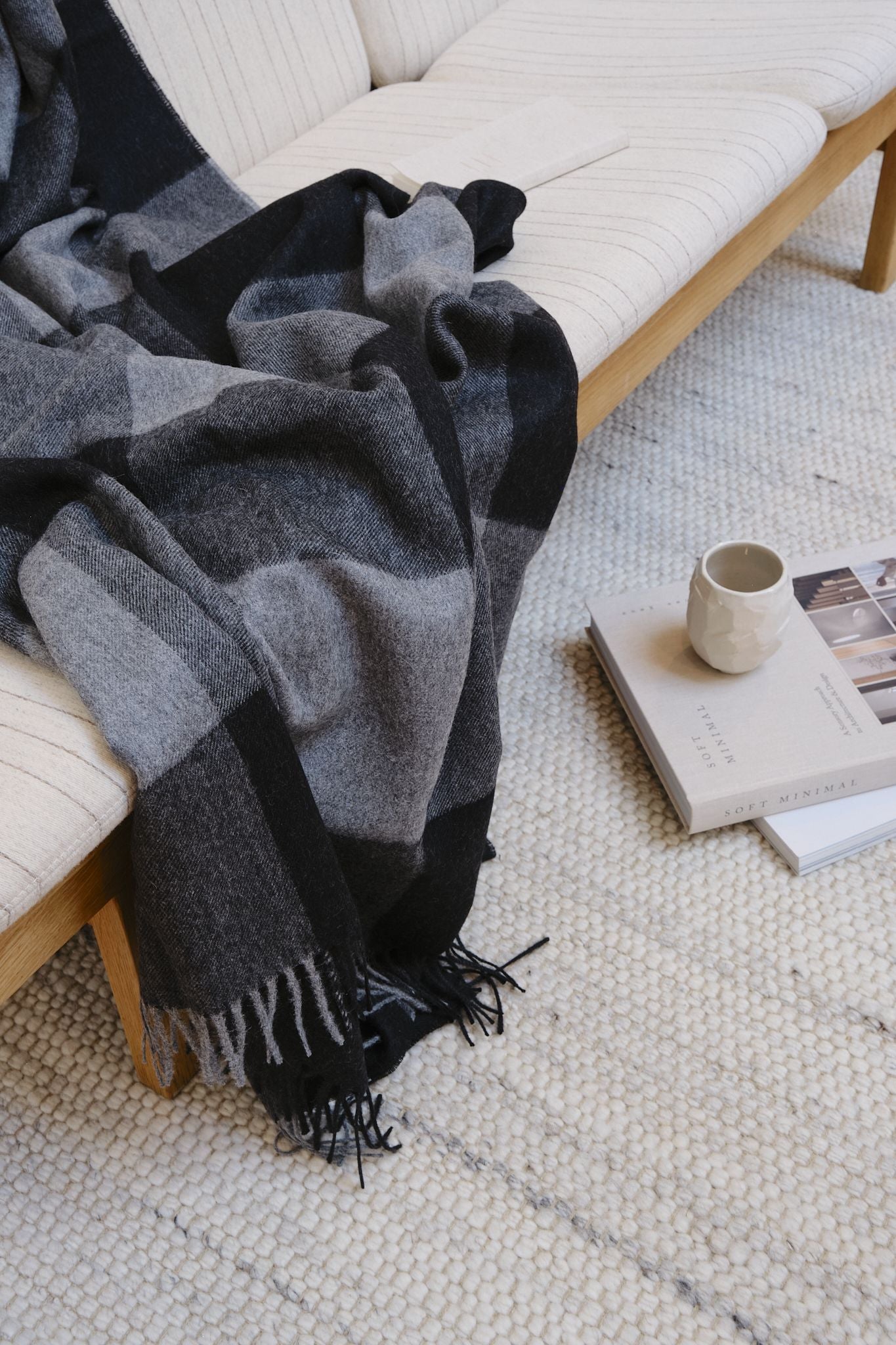 [product_category]-Silkeborg Uldspinderi Caracas Throw 130x200 Cm, Black-Silkeborg Uldspinderi-5710390033391-00-1506-0500-SIL-3