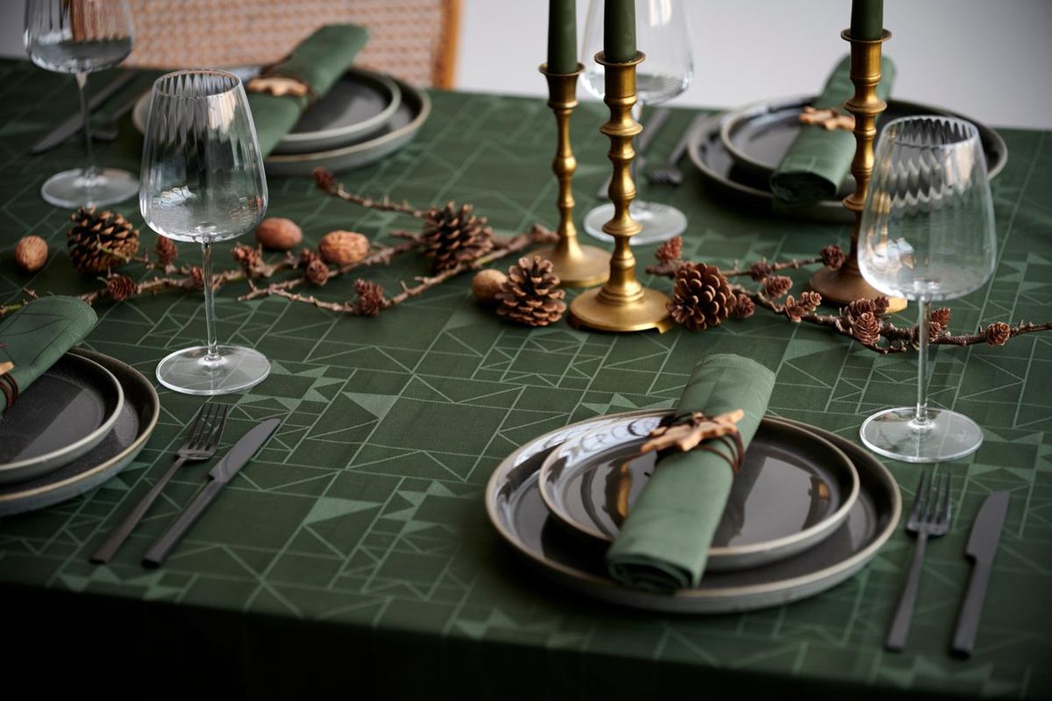 [product_category]-Södahl Star 140x320 Damask Tablecloth, Forest Green-Södahl-5722000271796-27179-SÖD-2
