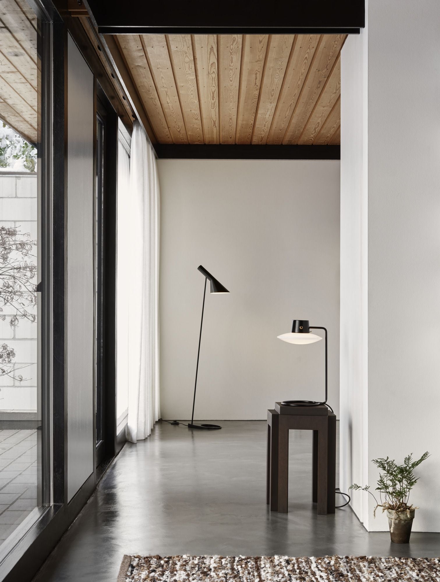 Louis Poulsen Aj Floor Lamp V3, White
